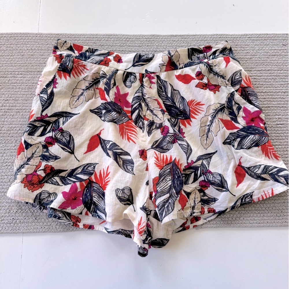 Xhilaration Ivory Navy Blue Pink Tropical Floral Print Flowy Shorts Size Medium